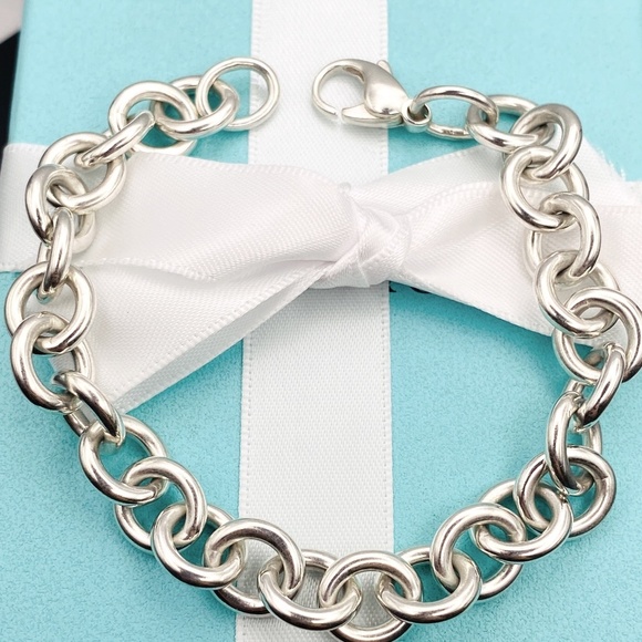 Tiffany & Co. Jewelry - Tiffany & Co. round medium Chain Link Clasp  Silver 925  8” Charm Bracelet BOX